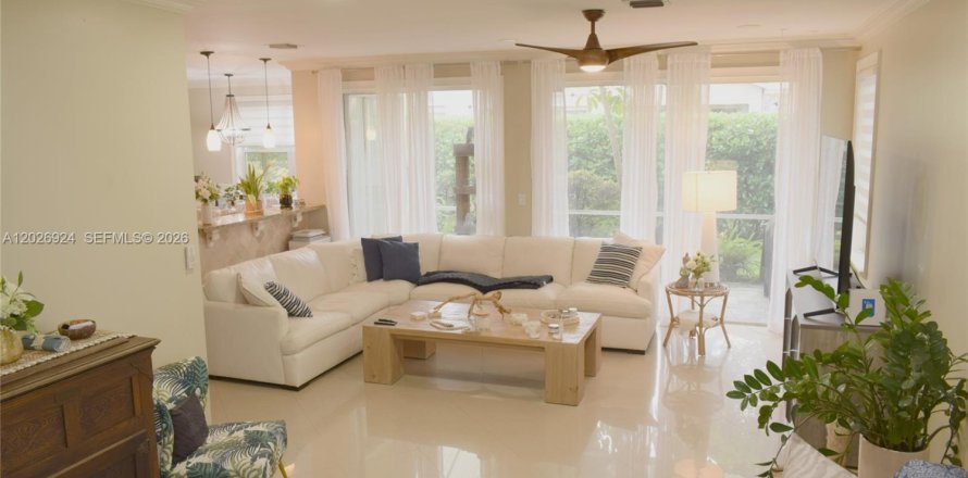 Casa en Coral Springs, Florida 3 dormitorios, 166.85 m2 № 2272475