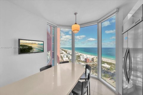 Condo in Miami Beach, Florida, 2 bedrooms № 1991182 - photo 13