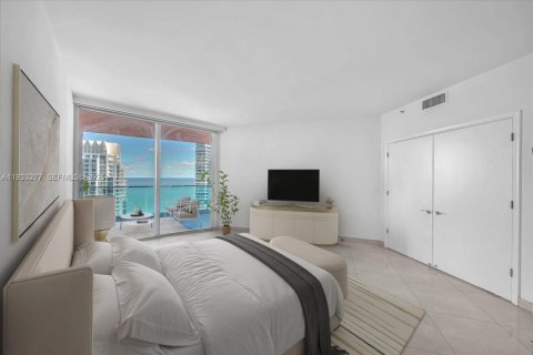 Condo in Miami Beach, Florida, 2 bedrooms № 1991182 - photo 17