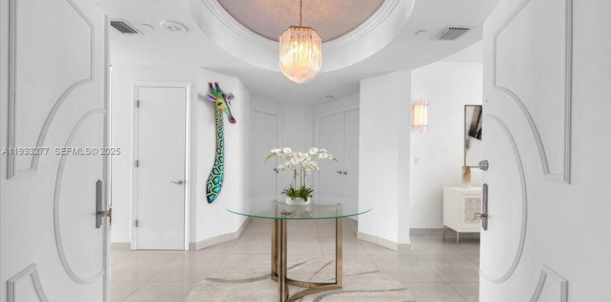 Condo in Miami Beach, Florida, 2 bedrooms № 1991182