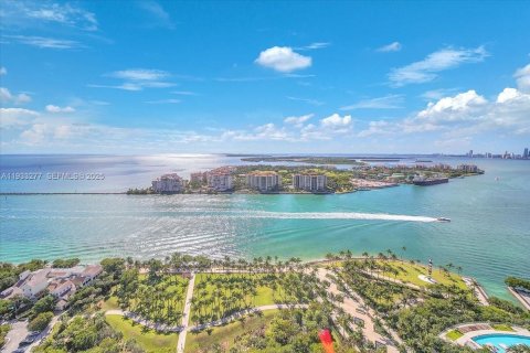 Condo in Miami Beach, Florida, 2 bedrooms № 1991182 - photo 5