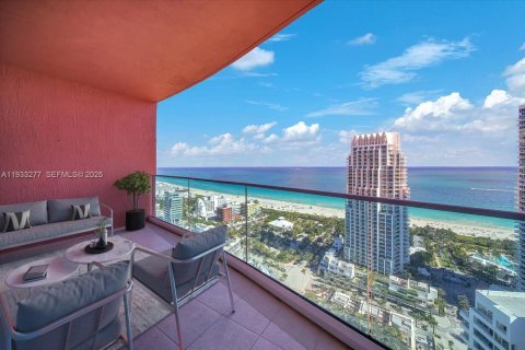 Condo in Miami Beach, Florida, 2 bedrooms № 1991182 - photo 18