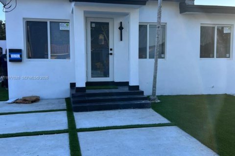 House in Miami, Florida 3 bedrooms, 154.78 sq.m. № 2041003
