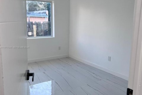 House in Miami, Florida 3 bedrooms, 154.78 sq.m. № 2041003 - photo 16