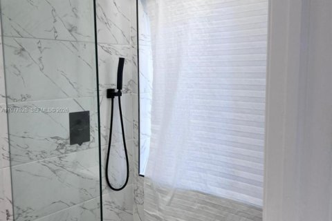 House in Miami, Florida 3 bedrooms, 154.78 sq.m. № 2041003 - photo 5