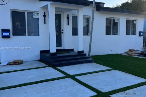 House in Miami, Florida 3 bedrooms, 154.78 sq.m. № 2041003 - photo 18