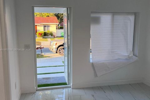 House in Miami, Florida 3 bedrooms, 154.78 sq.m. № 2041003 - photo 10
