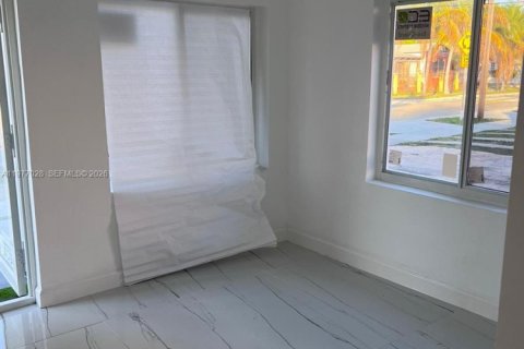 House in Miami, Florida 3 bedrooms, 154.78 sq.m. № 2041003 - photo 9