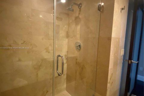 Condo in Miami, Florida, 2 bedrooms  № 1944237 - photo 11