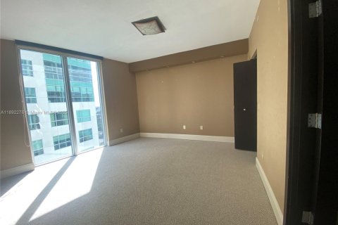 Condo in Miami, Florida, 2 bedrooms  № 1944237 - photo 15