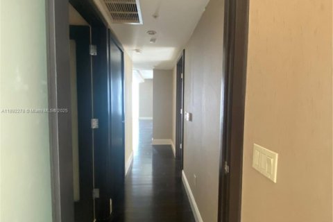 Condo in Miami, Florida, 2 bedrooms  № 1944237 - photo 13