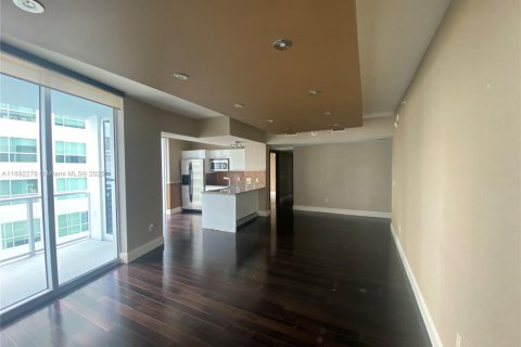Condo in Miami, Florida, 2 bedrooms  № 1944237 - photo 2