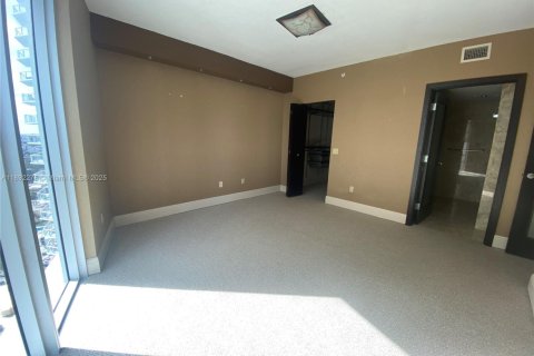 Condo in Miami, Florida, 2 bedrooms  № 1944237 - photo 17