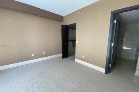 Condo in Miami, Florida, 2 bedrooms  № 1944237 - photo 16