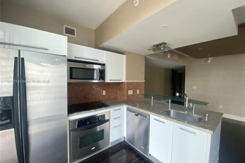 Condo in Miami, Florida, 2 bedrooms  № 1944237 - photo 4