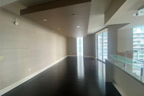 Condo in Miami, Florida, 2 bedrooms  № 1944237 - photo 10