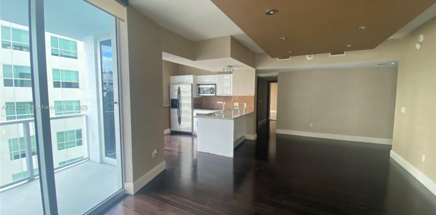 Condo in Miami, Florida, 2 bedrooms № 1944237
