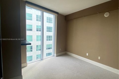Condo in Miami, Florida, 2 bedrooms  № 1944237 - photo 14