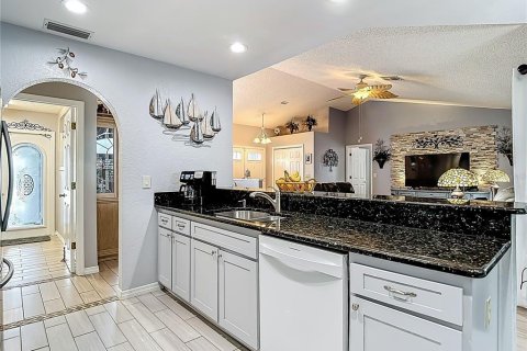 House in Hudson, Florida 3 bedrooms, 155.8 sq.m. № 1883752 - photo 2
