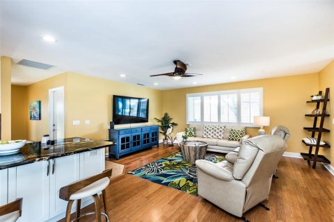 House in Punta Gorda, Florida 3 bedrooms, 172.33 sq.m. № 242181 - photo 6