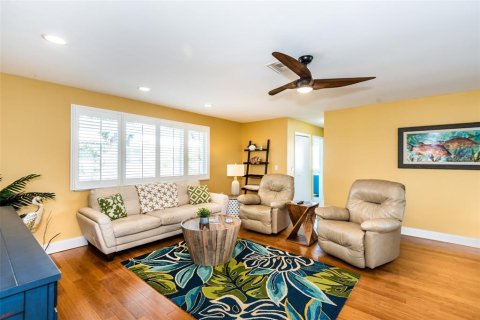 House in Punta Gorda, Florida 3 bedrooms, 172.33 sq.m. № 242181 - photo 10