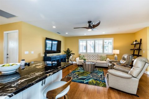 House in Punta Gorda, Florida 3 bedrooms, 172.33 sq.m. № 242181 - photo 9