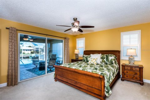 House in Punta Gorda, Florida 3 bedrooms, 172.33 sq.m. № 242181 - photo 21