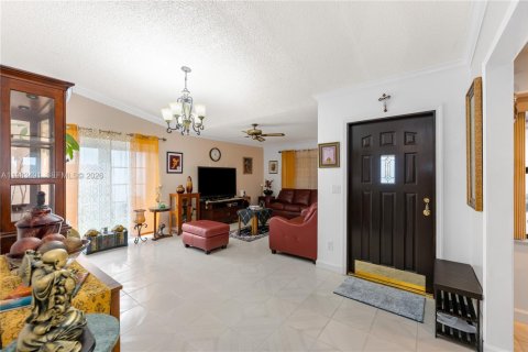 House in Miami, Florida 3 bedrooms, 115.29 sq.m. № 2045774 - photo 18