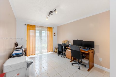 House in Miami, Florida 3 bedrooms, 115.29 sq.m. № 2045774 - photo 19