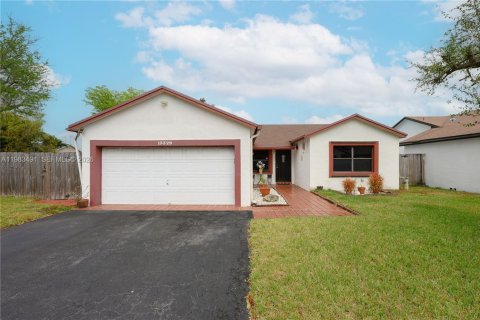 House in Miami, Florida 3 bedrooms, 115.29 sq.m. № 2045774 - photo 4