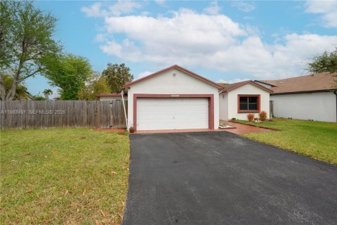 House in Miami, Florida 3 bedrooms, 115.29 sq.m. № 2045774 - photo 5