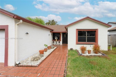 House in Miami, Florida 3 bedrooms, 115.29 sq.m. № 2045774 - photo 7