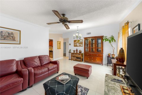 House in Miami, Florida 3 bedrooms, 115.29 sq.m. № 2045774 - photo 17