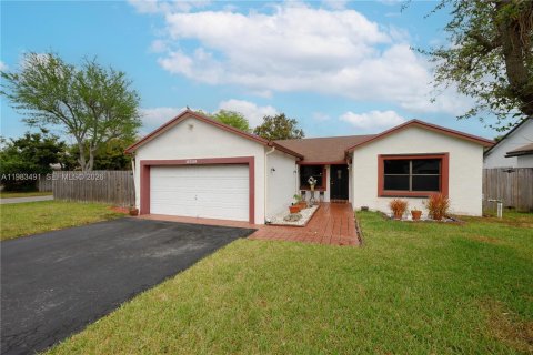 House in Miami, Florida 3 bedrooms, 115.29 sq.m. № 2045774 - photo 6