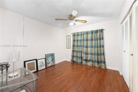 House in Miami, Florida 3 bedrooms, 115.29 sq.m. № 2045774 - photo 23