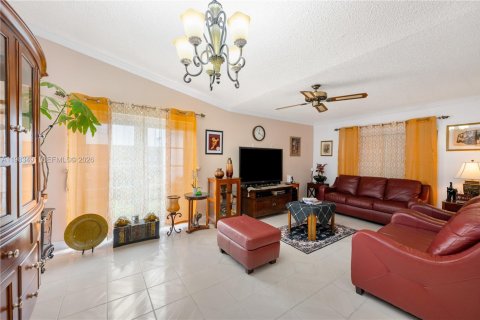 House in Miami, Florida 3 bedrooms, 115.29 sq.m. № 2045774 - photo 14