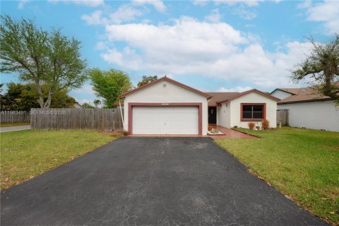 House in Miami, Florida 3 bedrooms, 115.29 sq.m. № 2045774