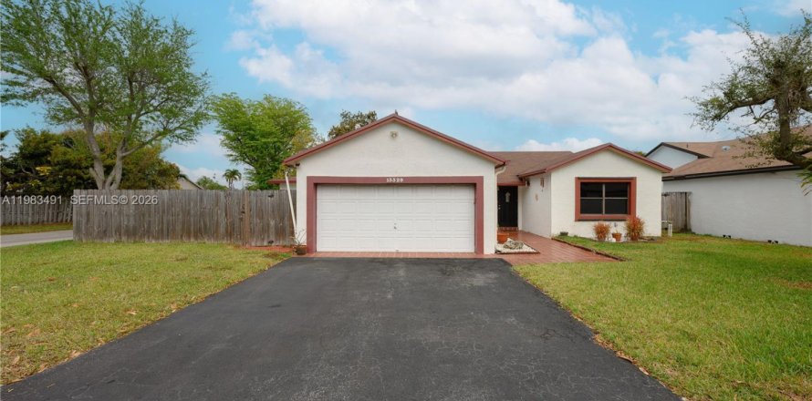 House in Miami, Florida 3 bedrooms, 115.29 sq.m. № 2045774