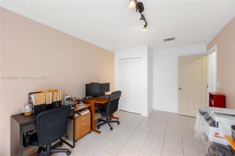 House in Miami, Florida 3 bedrooms, 115.29 sq.m. № 2045774 - photo 20