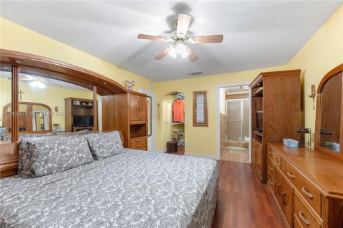 House in Miami, Florida 3 bedrooms, 115.29 sq.m. № 2045774 - photo 26