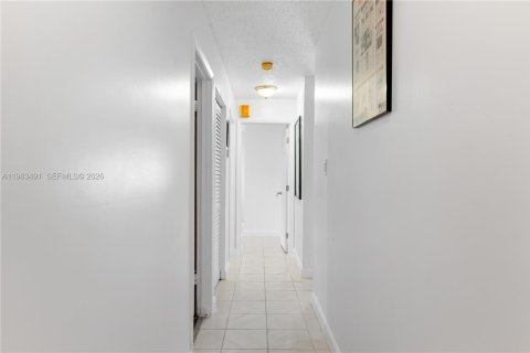 House in Miami, Florida 3 bedrooms, 115.29 sq.m. № 2045774 - photo 30