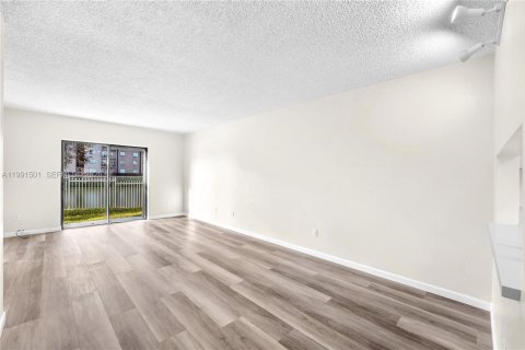 Copropriété à vendre à Miami, Floride: 2 chambres, 71.35 m2 № 2052243 - photo 4