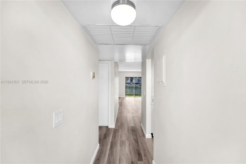 Copropriété à vendre à Miami, Floride: 2 chambres, 71.35 m2 № 2052243 - photo 3