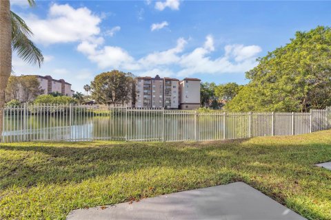 Copropriété à vendre à Miami, Floride: 2 chambres, 71.35 m2 № 2052243 - photo 7