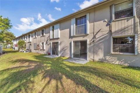 Copropriété à vendre à Miami, Floride: 2 chambres, 71.35 m2 № 2052243 - photo 9