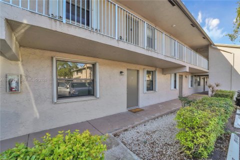 Copropriété à vendre à Miami, Floride: 2 chambres, 71.35 m2 № 2052243 - photo 2