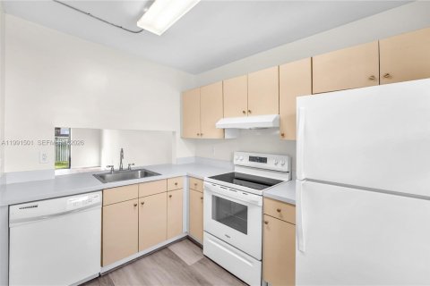 Copropriété à vendre à Miami, Floride: 2 chambres, 71.35 m2 № 2052243 - photo 13