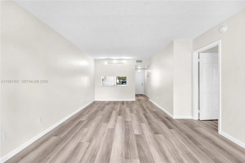Copropriété à vendre à Miami, Floride: 2 chambres, 71.35 m2 № 2052243 - photo 10
