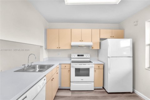 Copropriété à vendre à Miami, Floride: 2 chambres, 71.35 m2 № 2052243 - photo 12