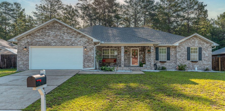House in Crestview, Florida 4 bedrooms, 232.63 sq.m. № 561408